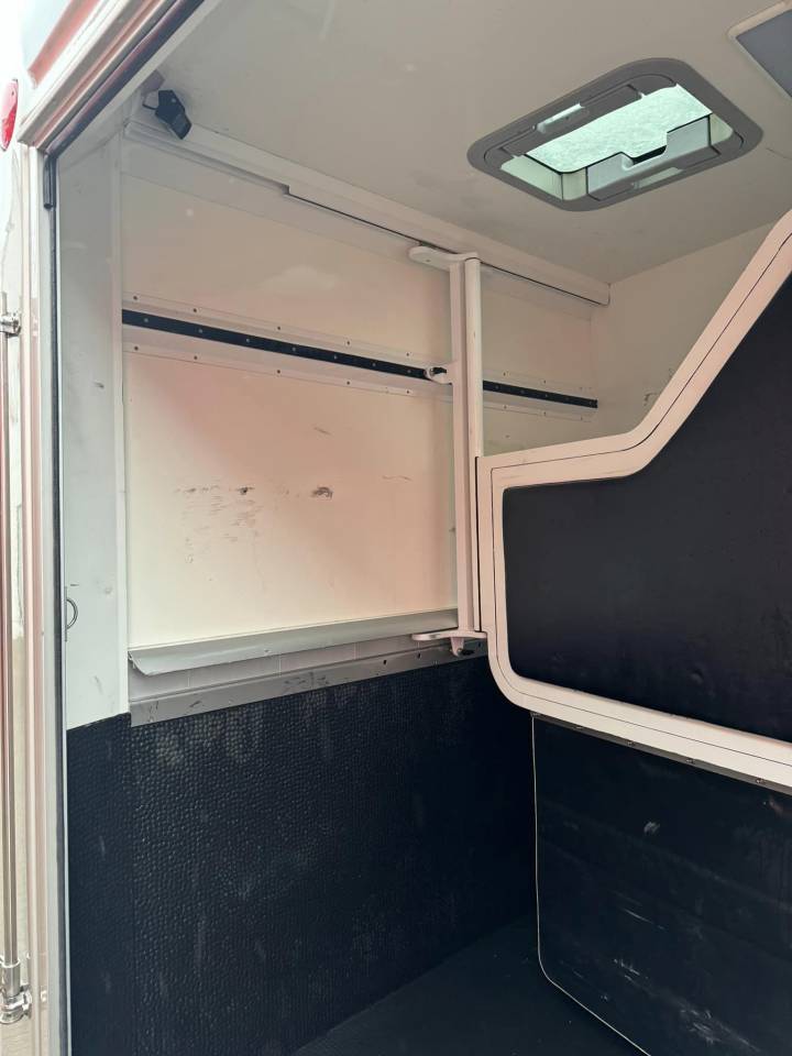 Camión para caballos STX trailer 2021 De segunda mano