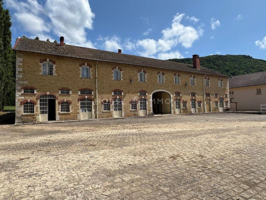 Bonita residencia ecuestre En venta Jura