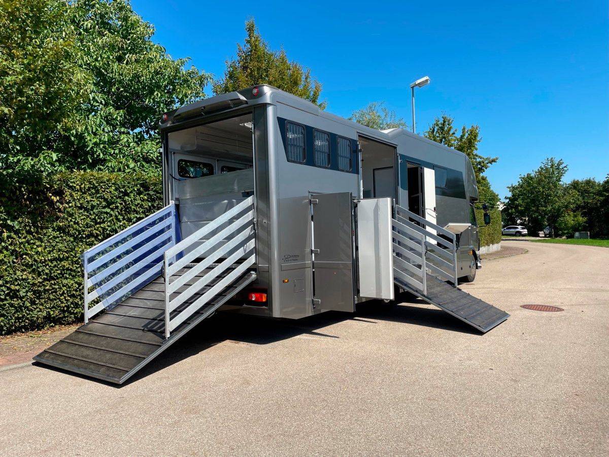 Camión para caballos Volvo VOLVO 0 De segunda mano