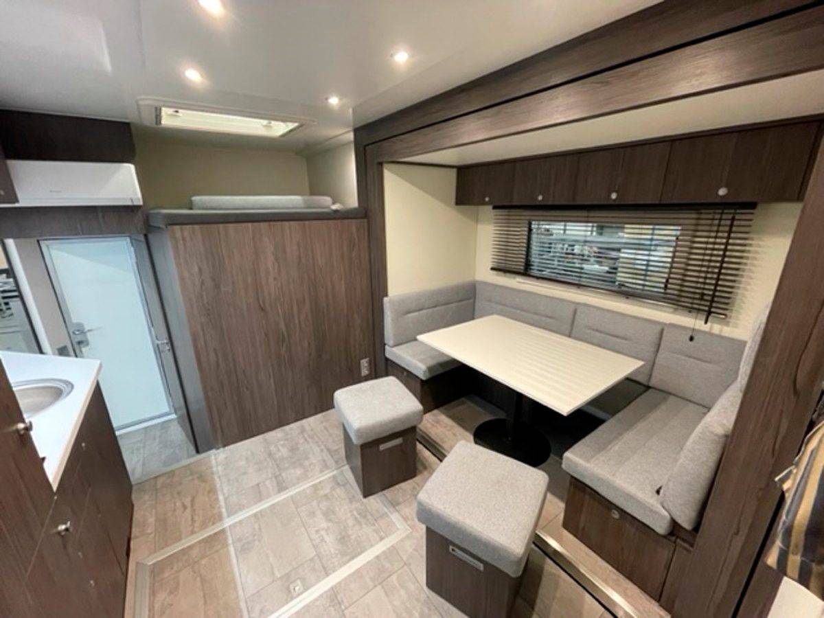 Camión para caballos Volvo VOLVO 0 De segunda mano