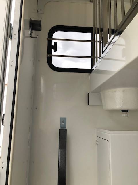 Furgoneta para caballos Trans Box New Svelto4 R  2024 Nuevo