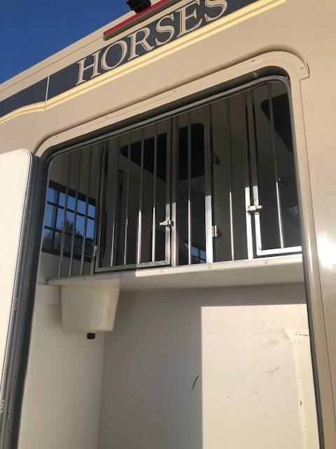 Furgoneta para caballos Trans Box Svelto 4 2020 De segunda mano