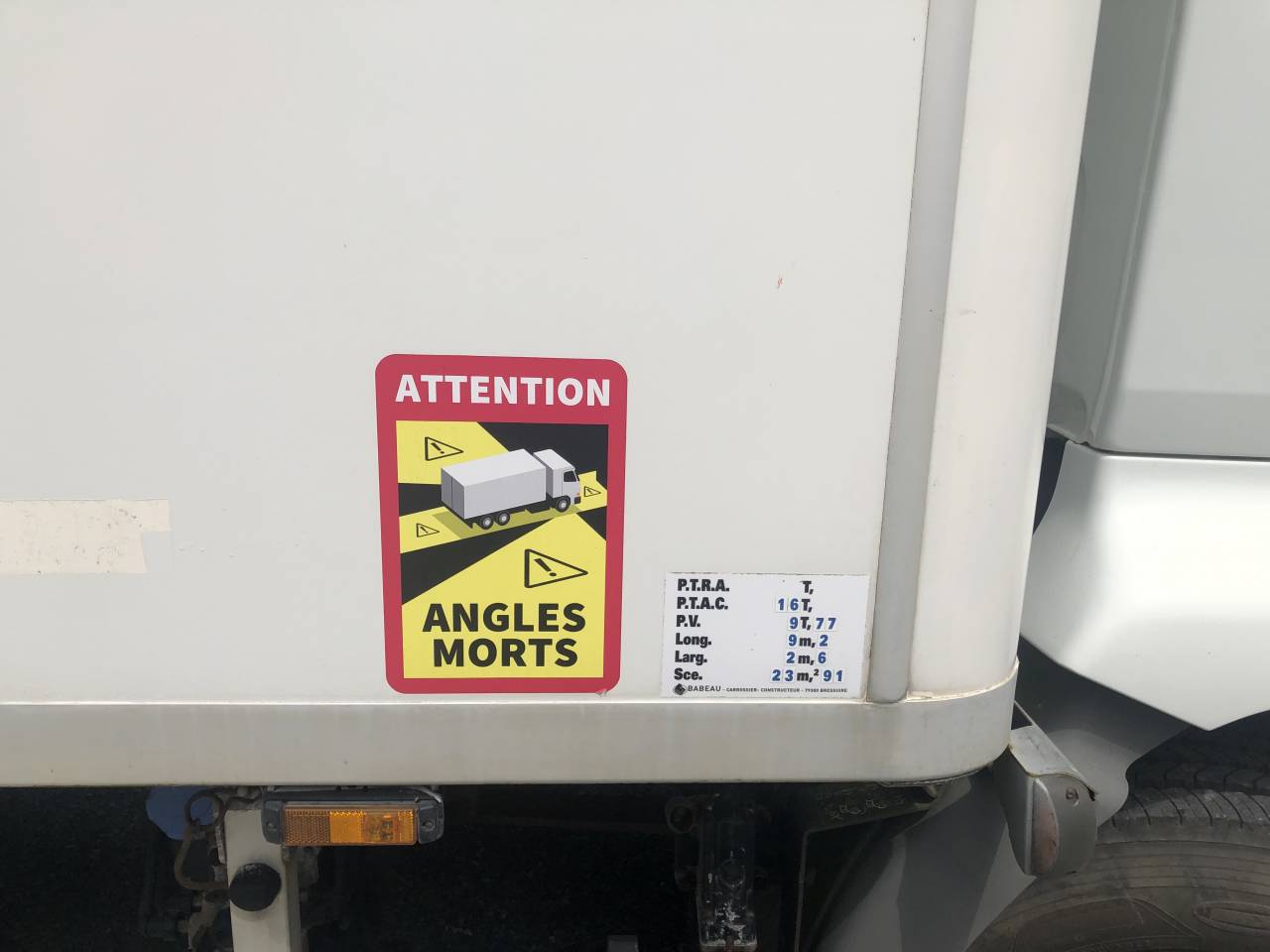 Camión para caballos Renault MIDLUM 240 DXI - 16 tonnes 2008 De segunda mano