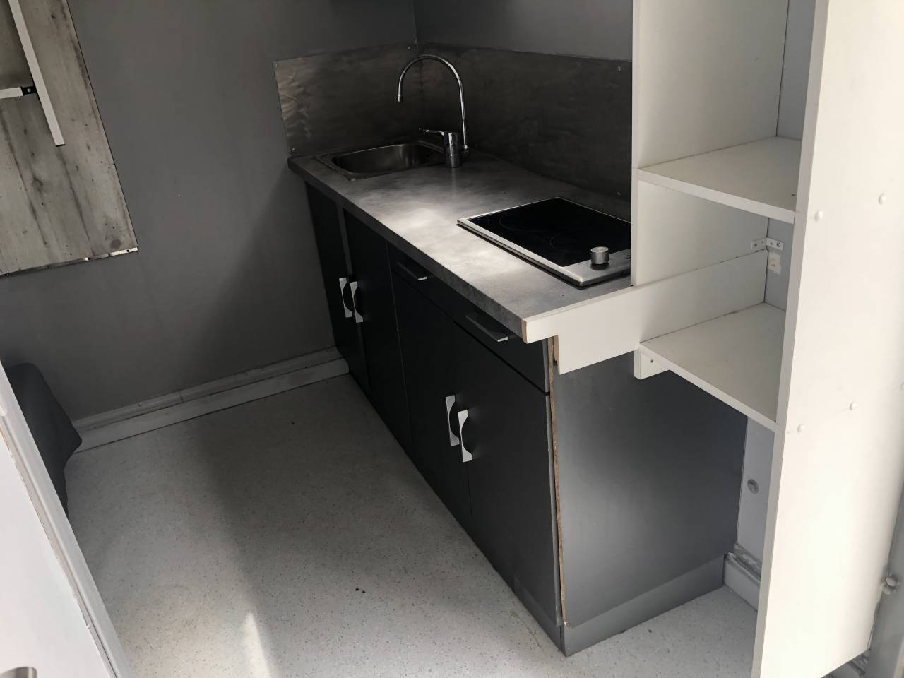 Camión para caballos Renault MIDLUM 240 DXI - 16 tonnes 2008 De segunda mano