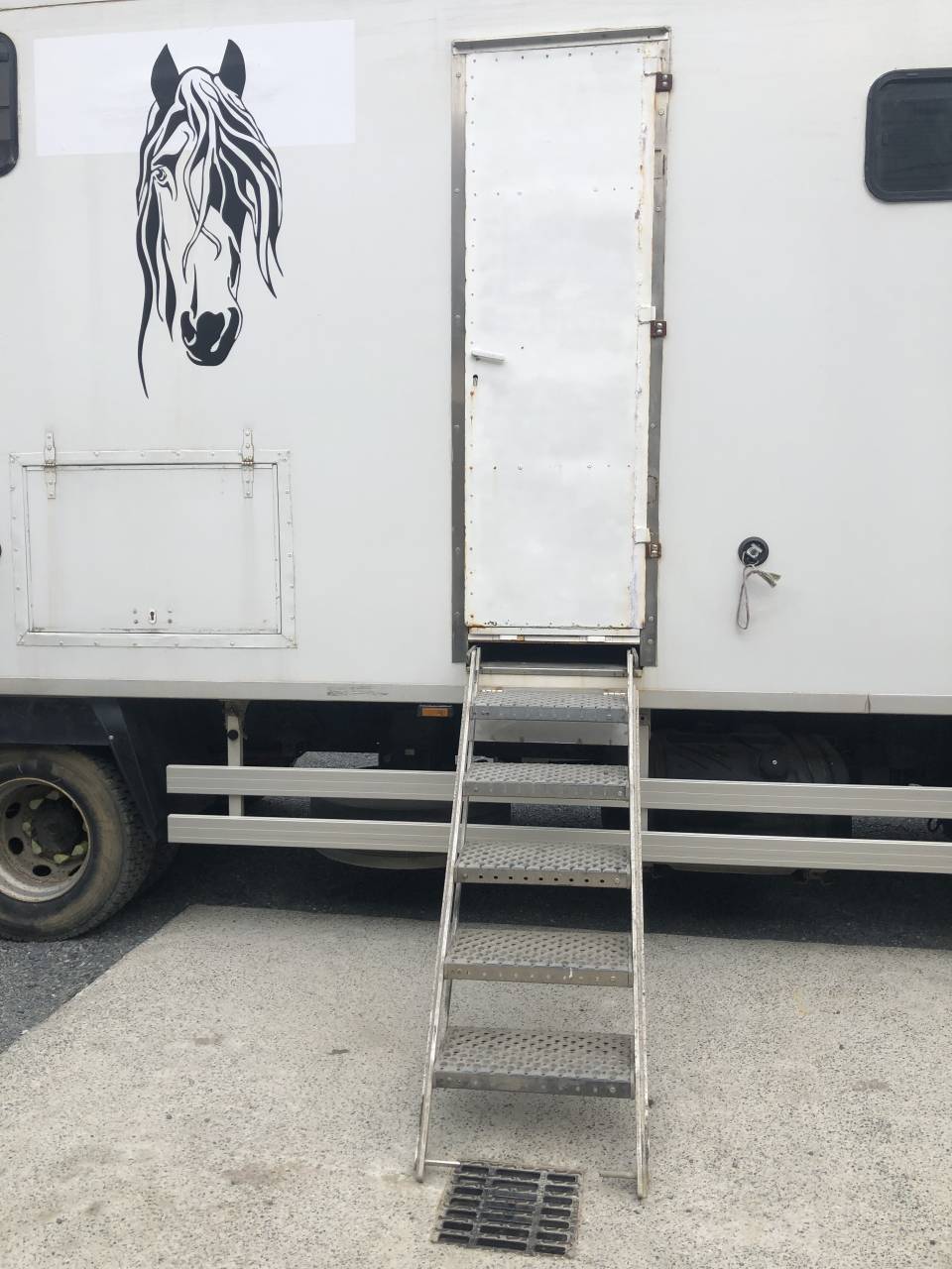 Camión para caballos Renault MIDLUM 240 DXI - 16 tonnes 2008 De segunda mano