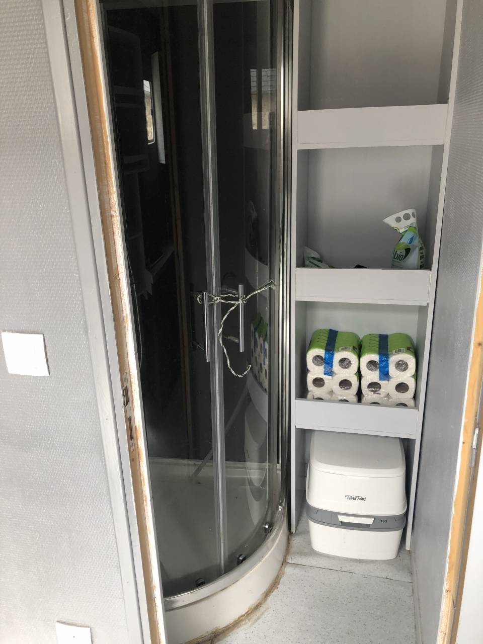 Camión para caballos Renault MIDLUM 240 DXI - 16 tonnes 2008 De segunda mano