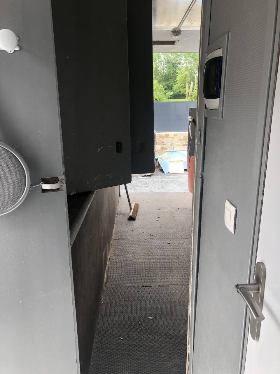 Camión para caballos Renault MIDLUM 240 DXI - 16 tonnes 2008 De segunda mano