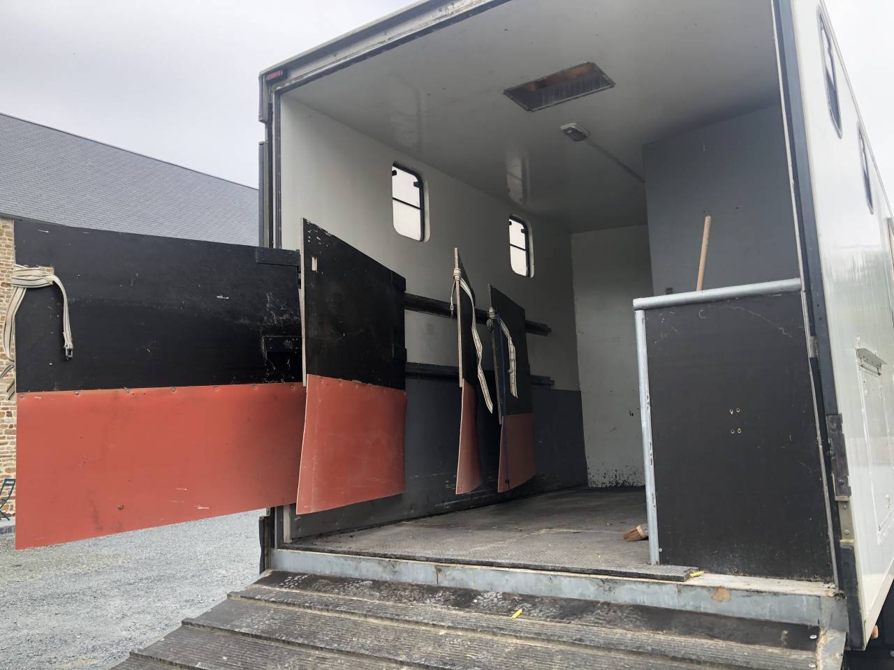 Camión para caballos Renault MIDLUM 240 DXI - 16 tonnes 2008 De segunda mano