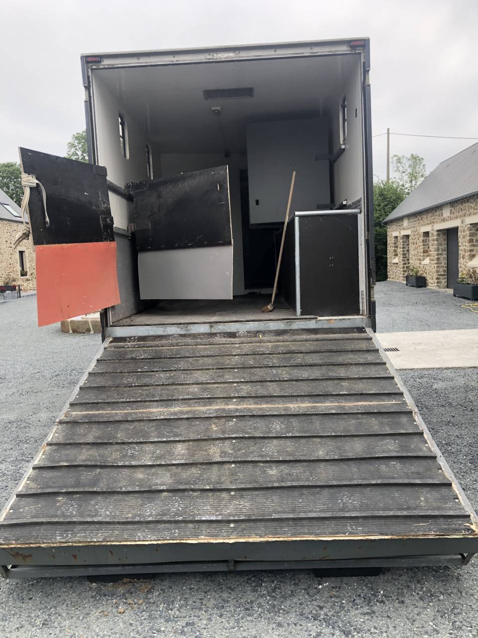 Camión para caballos Renault MIDLUM 240 DXI - 16 tonnes 2008 De segunda mano