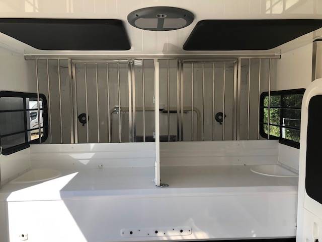 Furgoneta para caballos Trans Box NEW SVELTO 4 R 2024 Nuevo