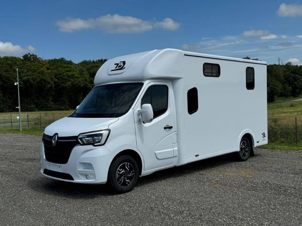Furgoneta para caballos TBST RENAULT MASTER 2024 Nuevo