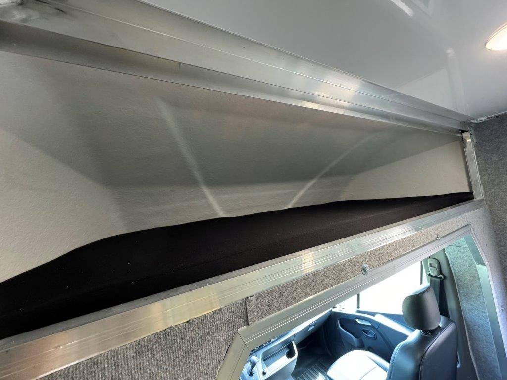 Furgoneta para caballos TBST RENAULT MASTER 2024 Nuevo