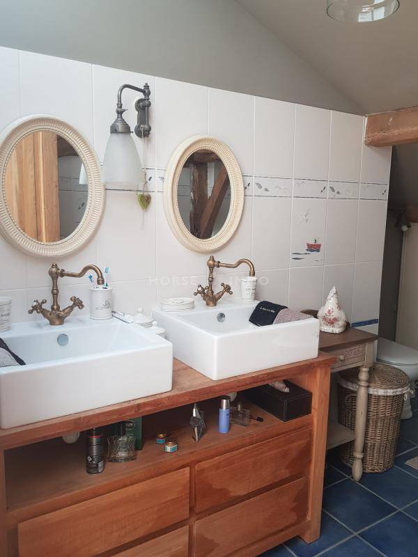 Propiedad ecuestre En venta Vend&eacute;e