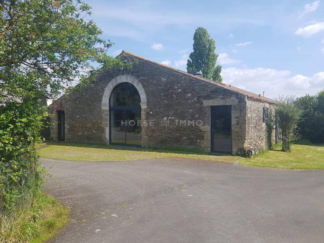 Propiedad ecuestre En venta Vend&eacute;e