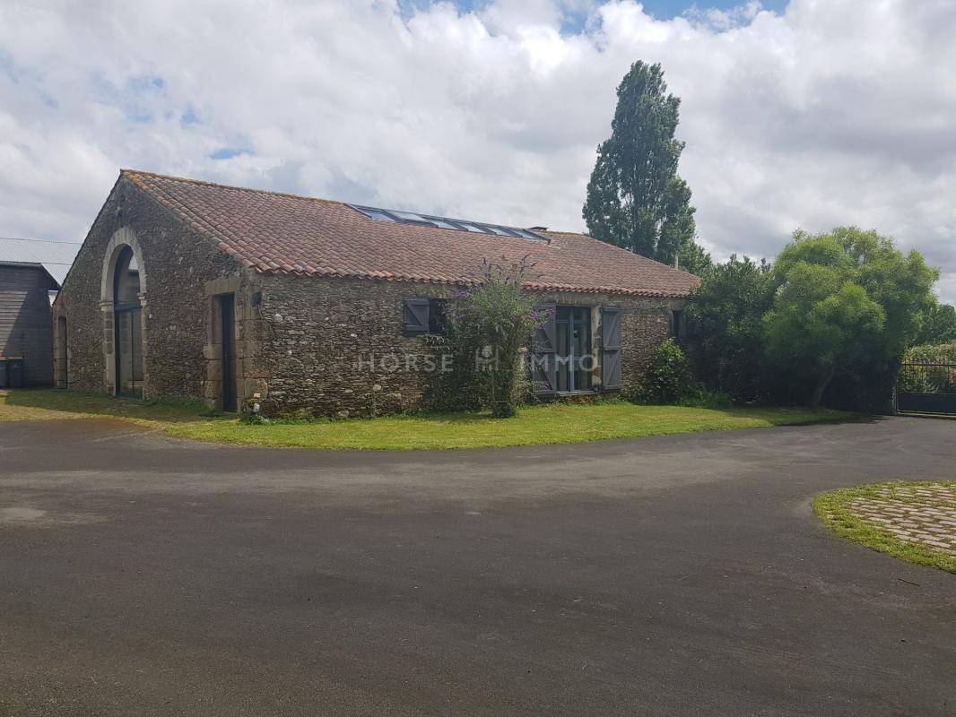 Propiedad ecuestre En venta Vend&eacute;e