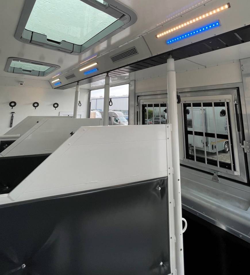 Camión para caballos Man MAN 0 Nuevo