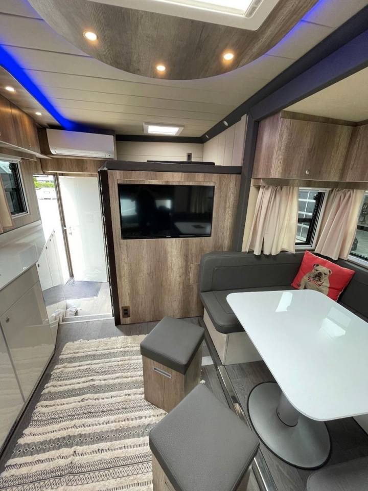 Camión para caballos Man MAN 0 Nuevo