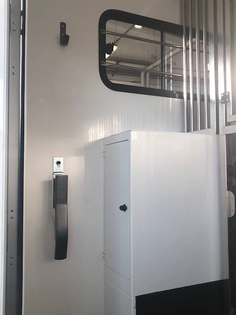 Furgoneta para caballos Trans Box New Svelto 3 2024 De segunda mano