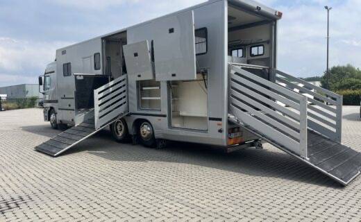 Camión para caballos Mercedes actros 2000 De segunda mano