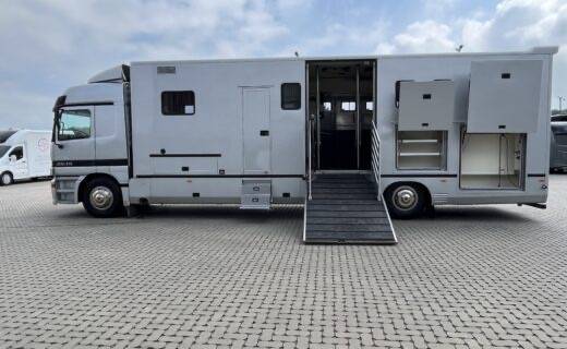 Camión para caballos Mercedes actros 2000 De segunda mano