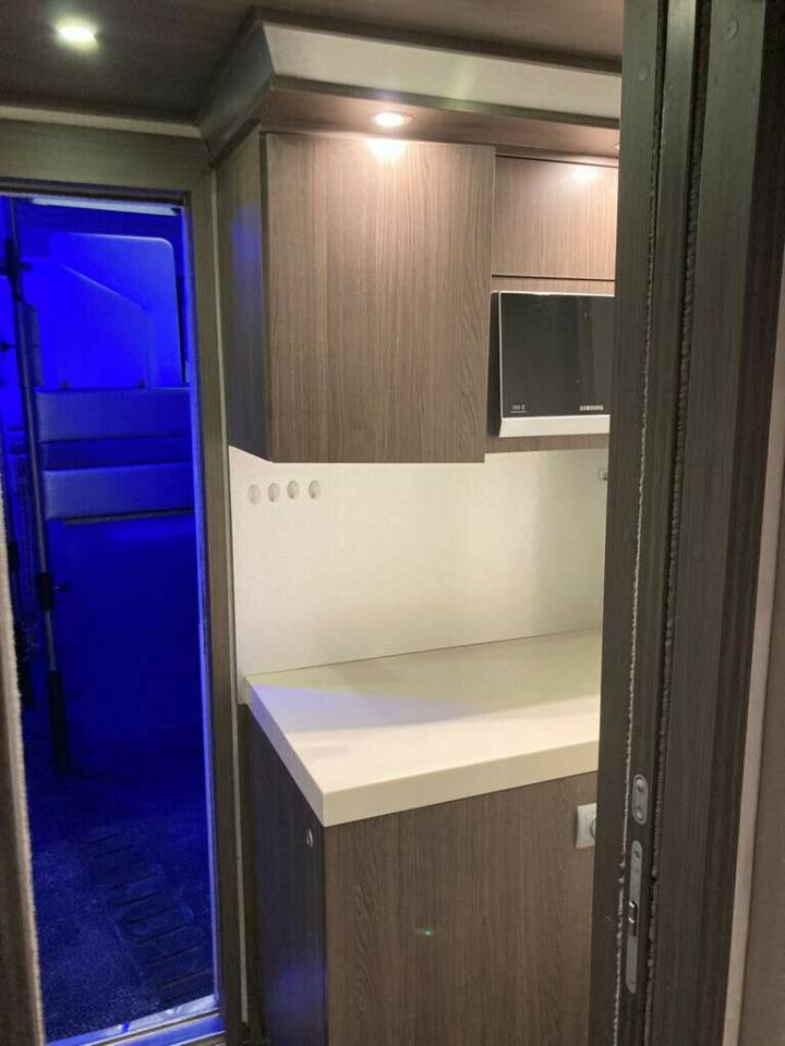 Camión para caballos Iveco IVECO 0 De segunda mano