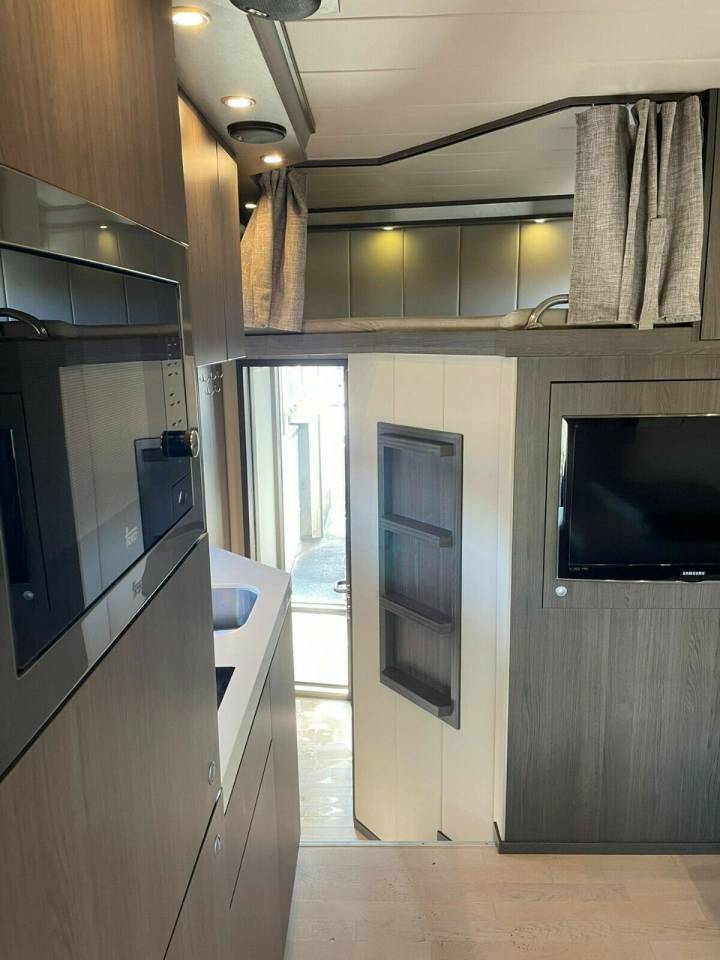 Camión para caballos Iveco IVECO 0 De segunda mano