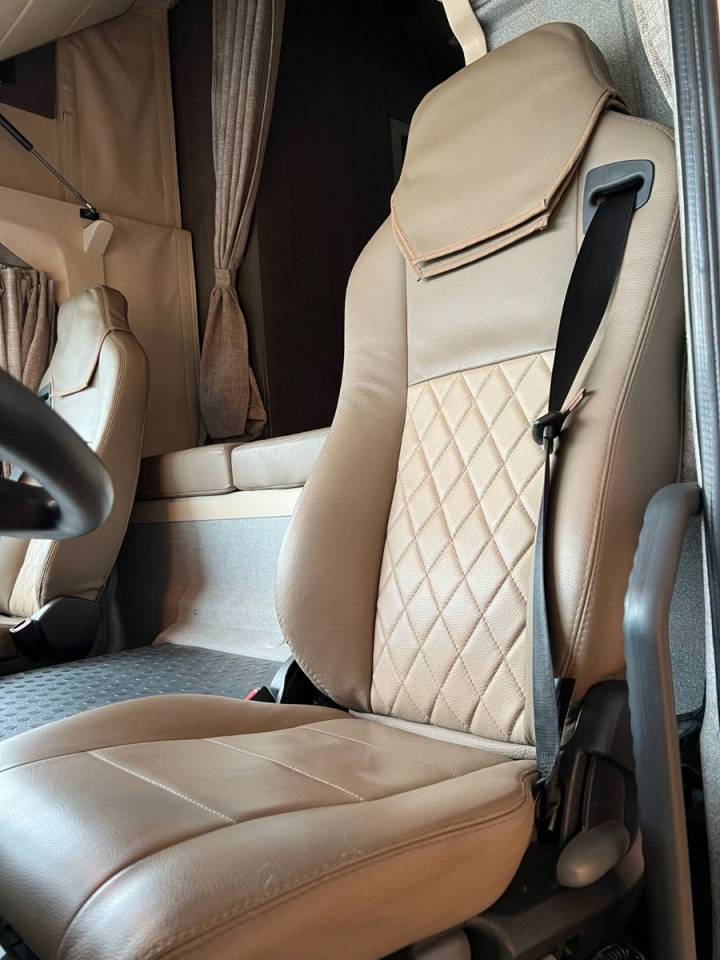 Camión para caballos Iveco IVECO 0 De segunda mano