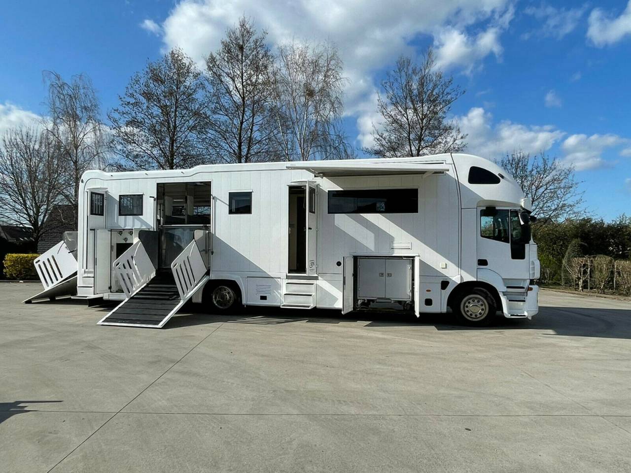 Camión para caballos Iveco IVECO 0 De segunda mano