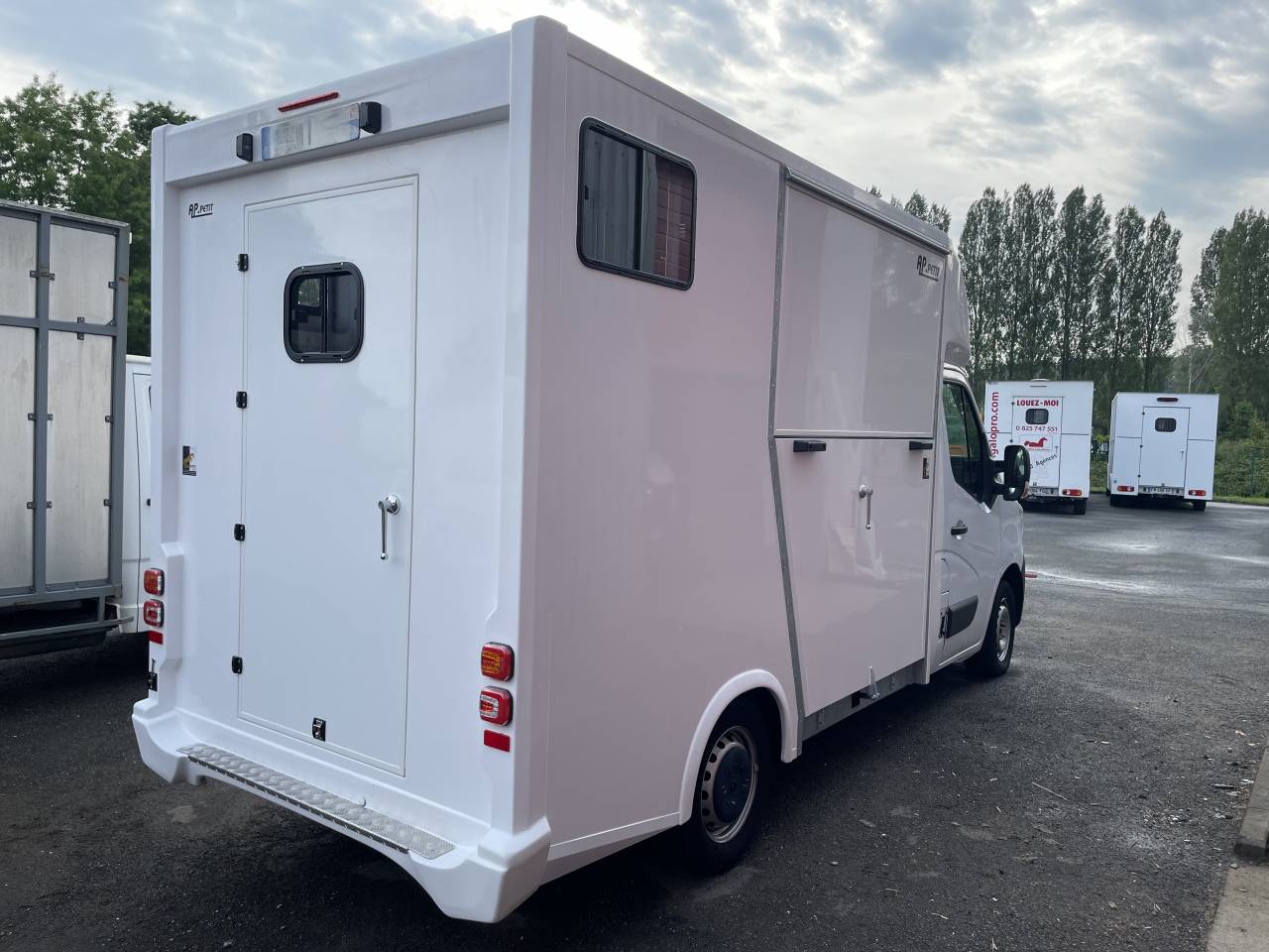 Furgoneta para caballos AP Petit Renault MASTER L2 2020 De segunda mano