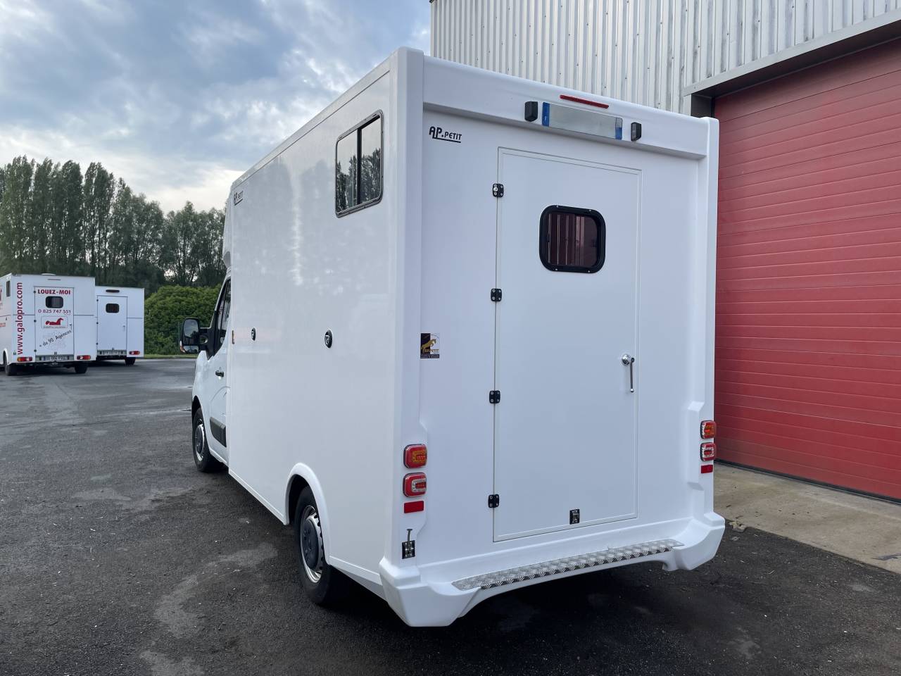 Furgoneta para caballos AP Petit Renault MASTER L2 2020 De segunda mano