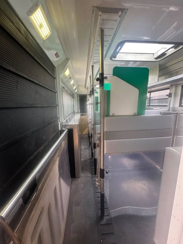 Camión para caballos Otra marca VOLVO 0 De segunda mano