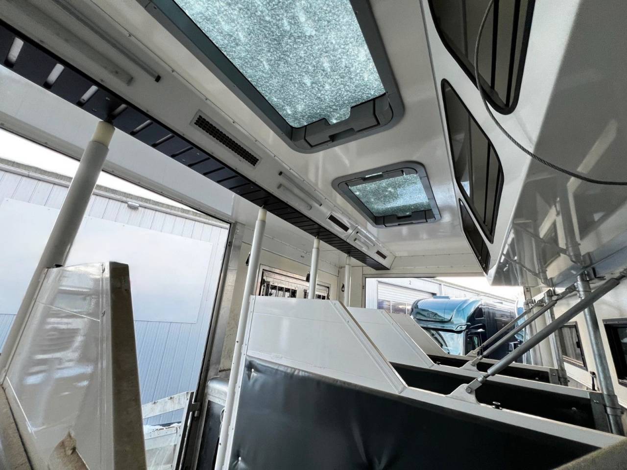 Camión para caballos Man MAN 0 De segunda mano