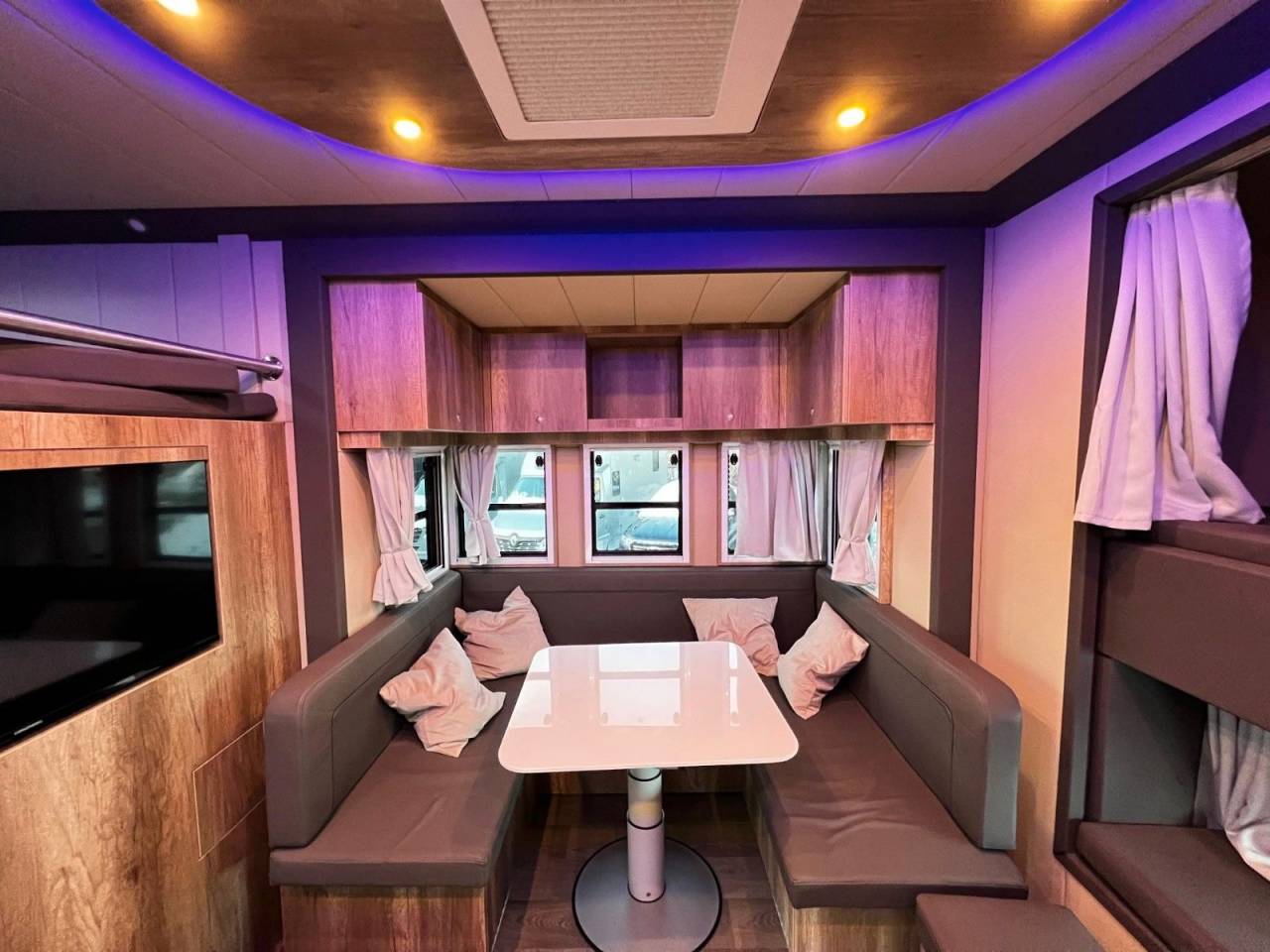 Camión para caballos Man MAN 0 De segunda mano