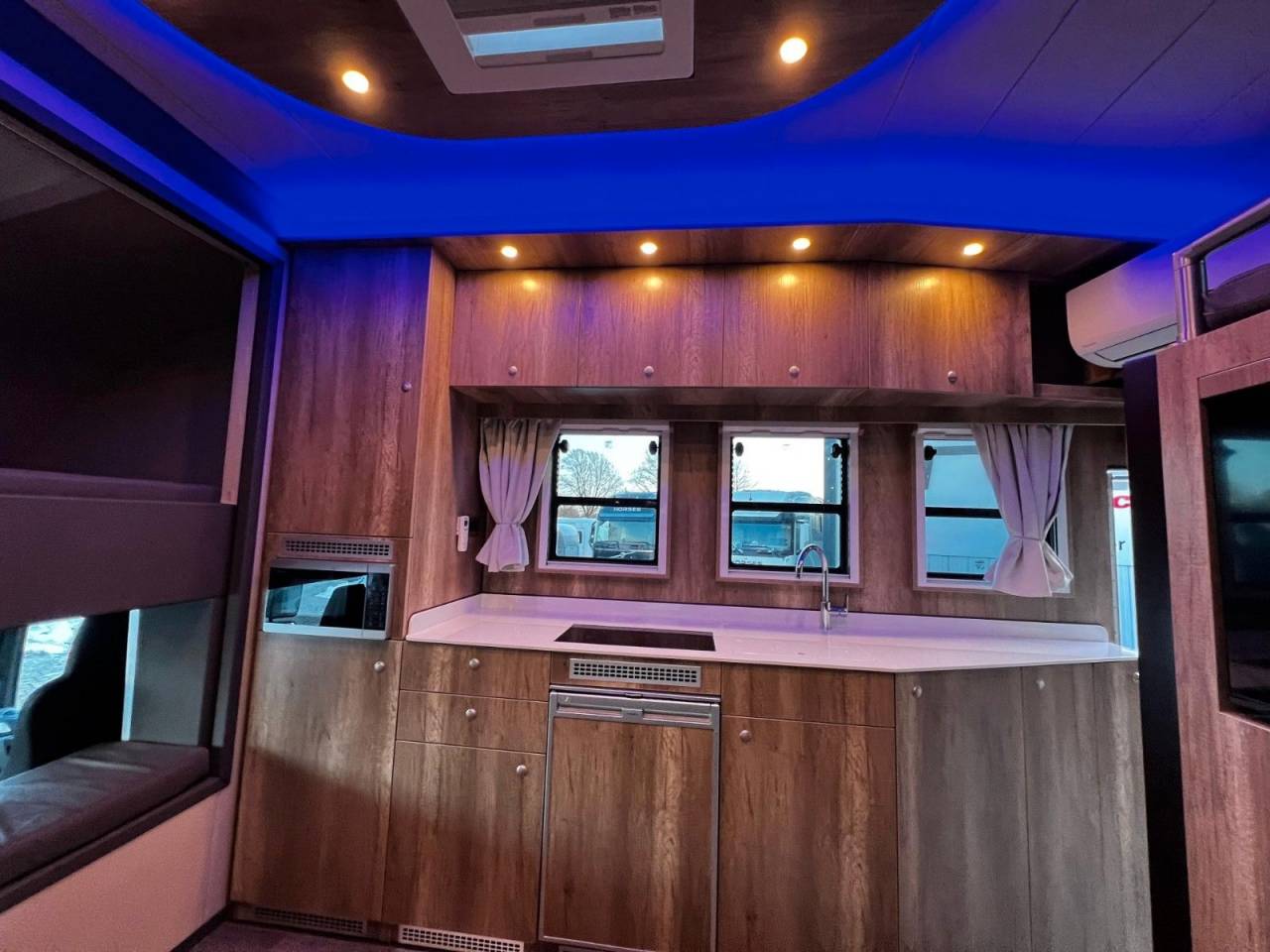 Camión para caballos Man MAN 0 De segunda mano