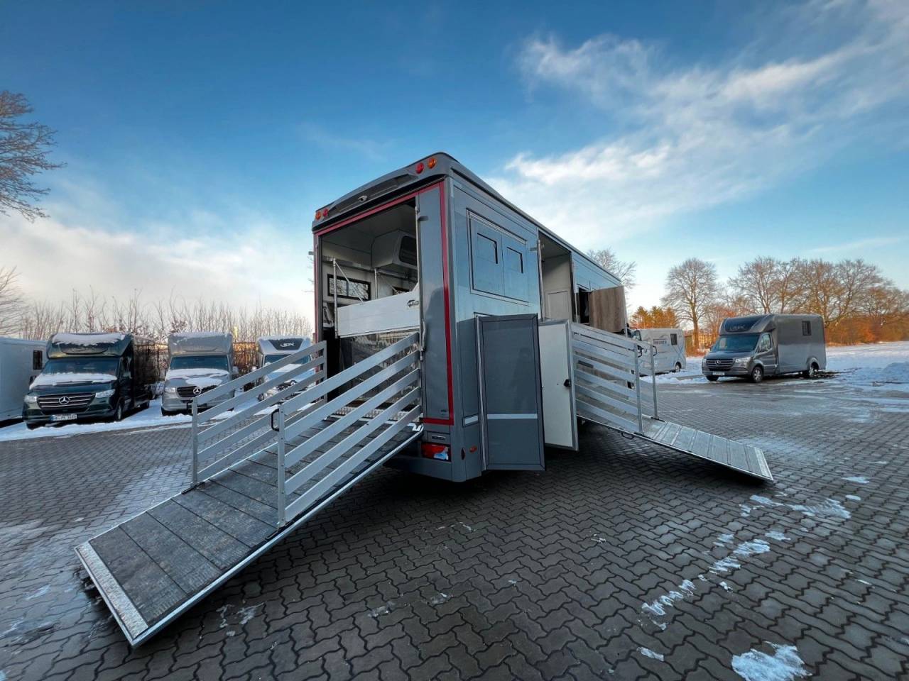 Camión para caballos Man MAN 0 De segunda mano