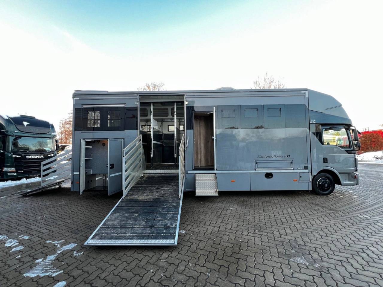 Camión para caballos Man MAN 0 De segunda mano