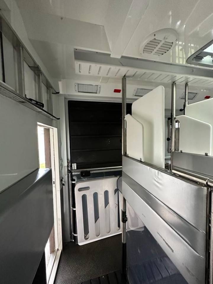 Camión para caballos Otra marca VOLVO 0 De segunda mano