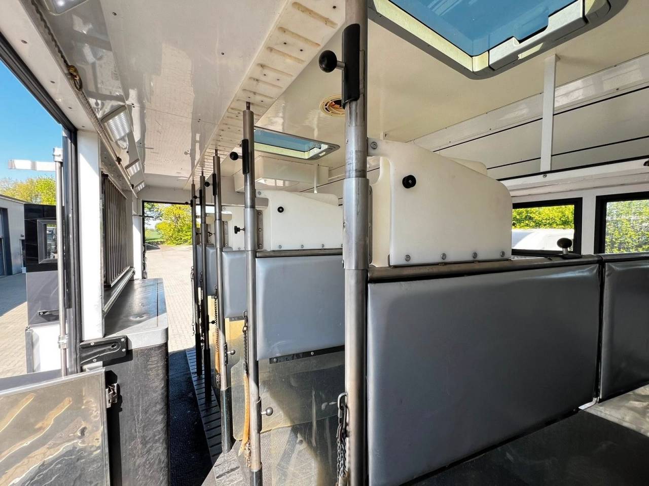 Camión para caballos Otra marca MAN  0 De segunda mano