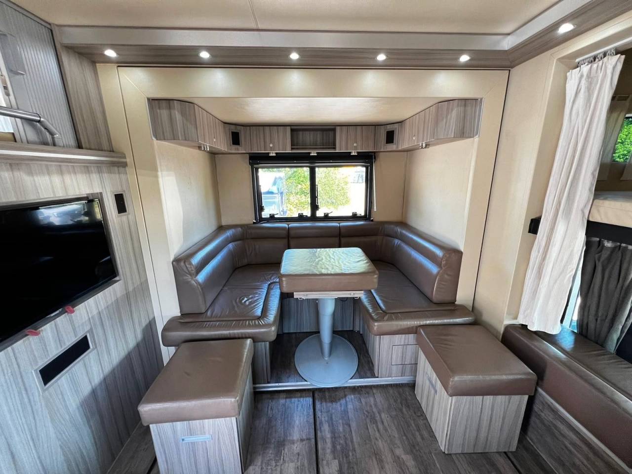 Camión para caballos Otra marca MAN  0 De segunda mano