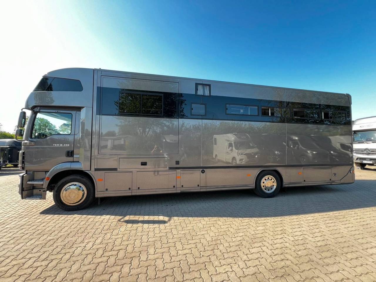 Camión para caballos Otra marca MAN  0 De segunda mano