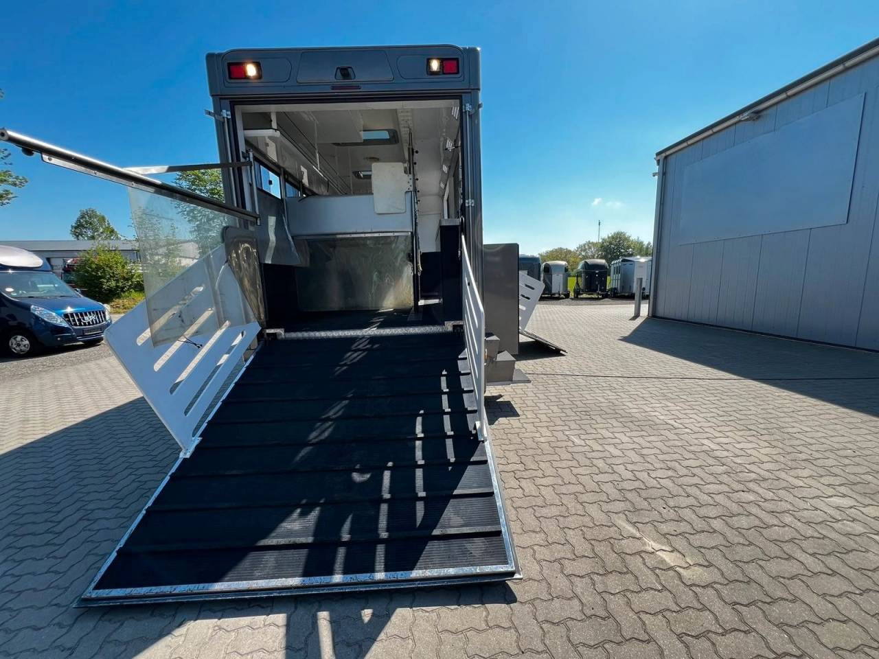 Camión para caballos Otra marca MAN  0 De segunda mano