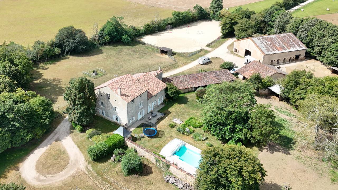 Bonita residencia ecuestre En venta Vienne