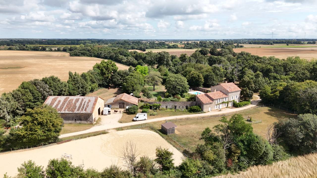 Bonita residencia ecuestre En venta Vienne