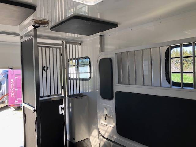 Furgoneta para caballos Trans Box New Svelto 3 2020 De segunda mano