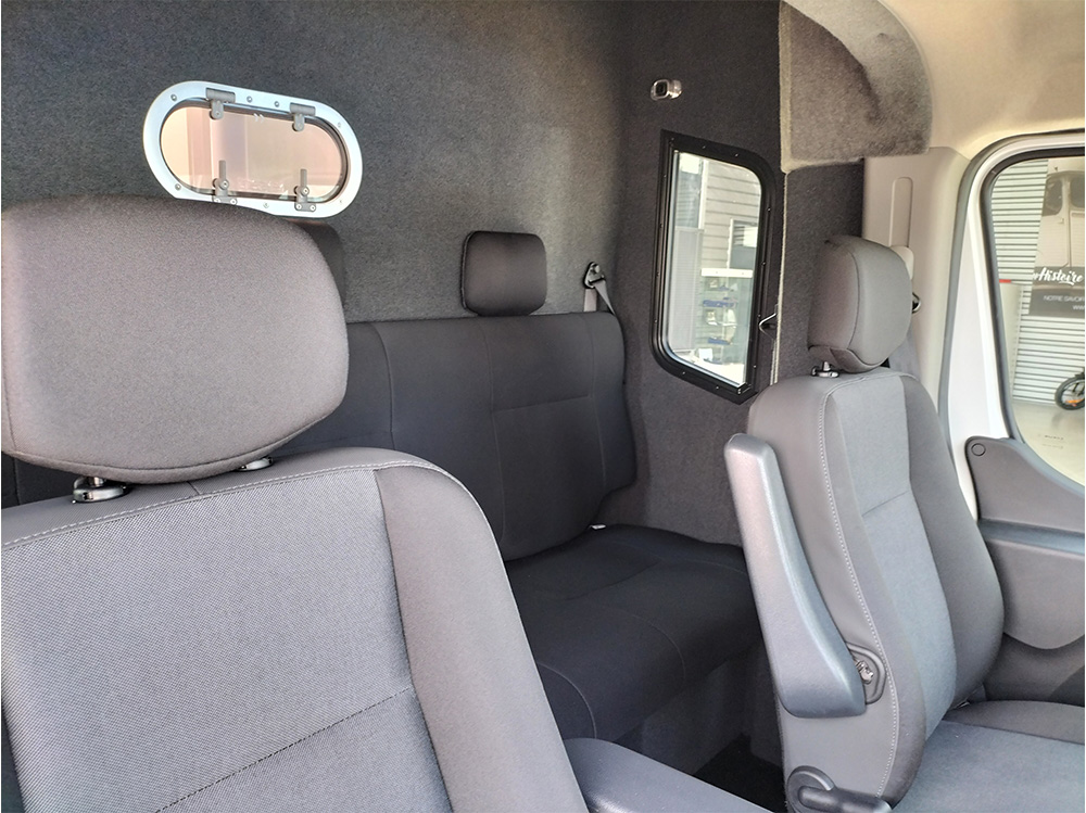 Furgoneta para caballos Theault PROTEO Switch 2022 De segunda mano