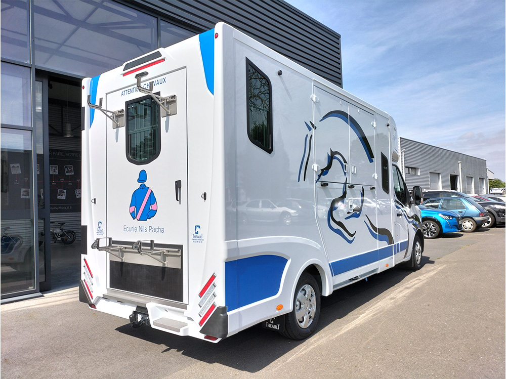 Furgoneta para caballos Theault PROTEO Switch 2022 De segunda mano