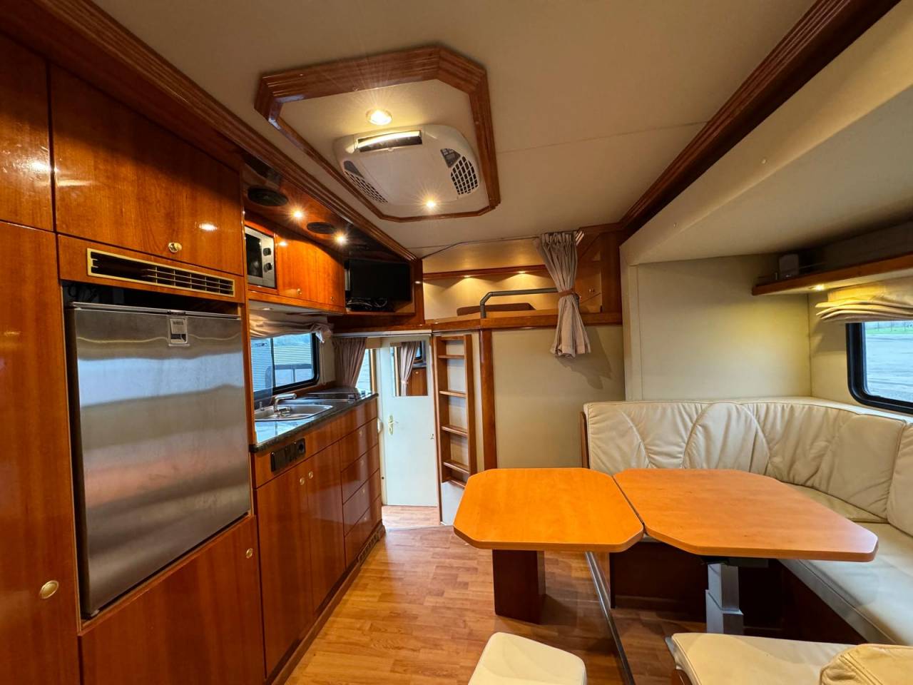 Camión para caballos Man AK 2007 De segunda mano