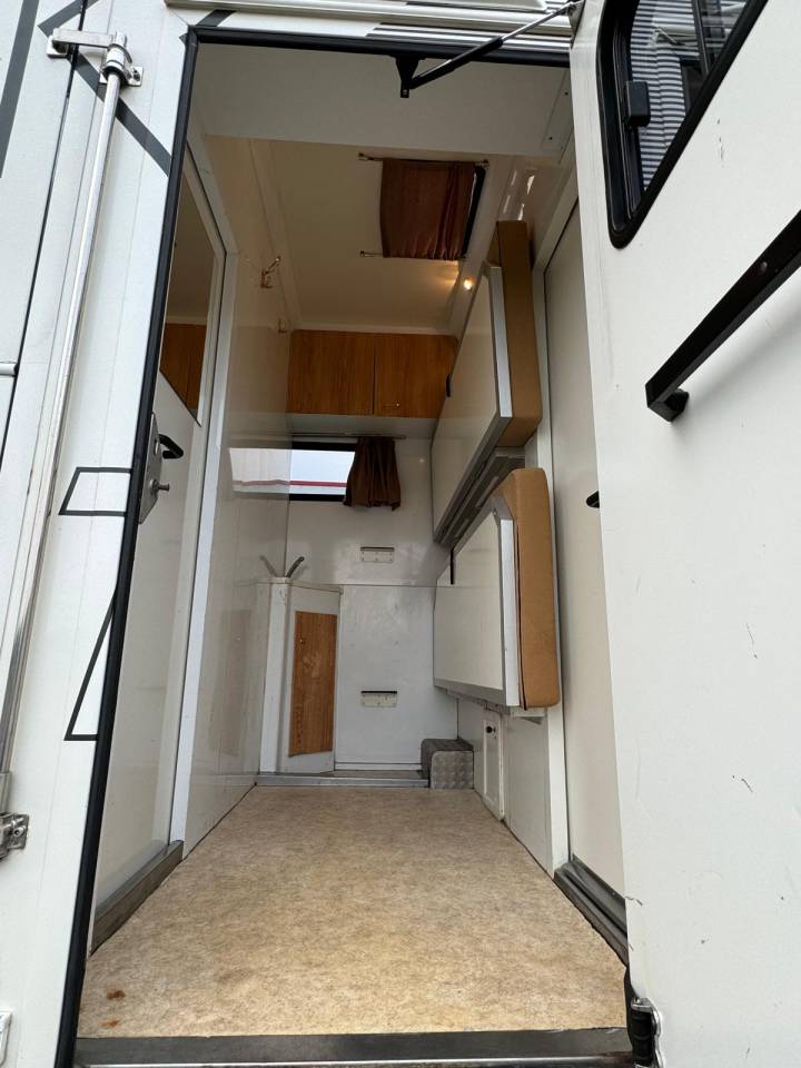 Camión para caballos Man AK 2007 De segunda mano