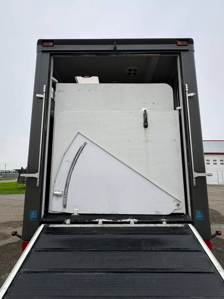 Camión para caballos MTM VOLVO 2006 De segunda mano