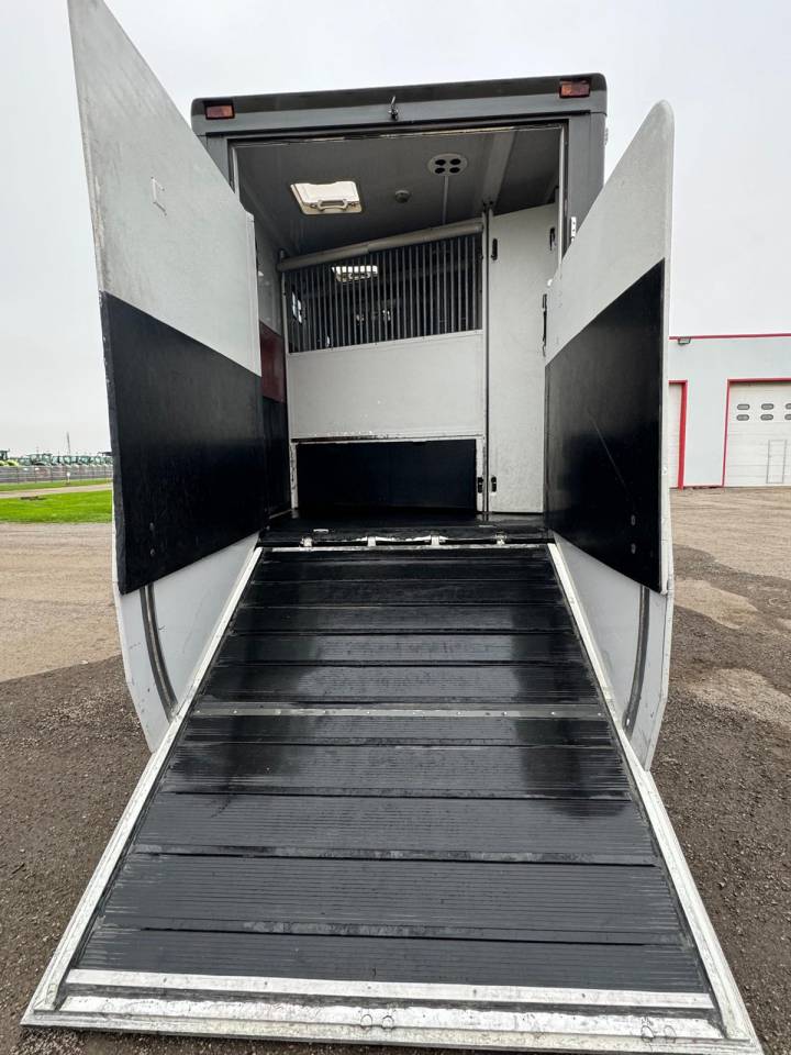 Camión para caballos MTM VOLVO 2006 De segunda mano